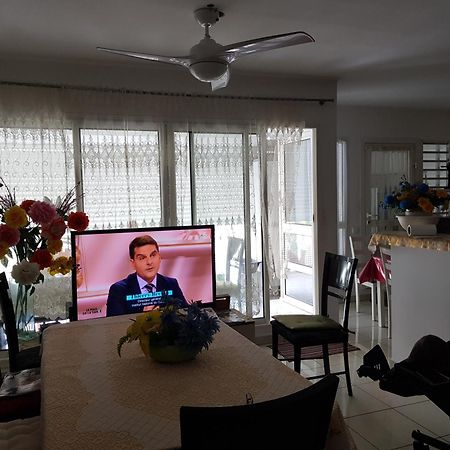 T3 Dans Residence Bon Standing Tres Proche Centre Ville Saint Denis Екстер'єр фото