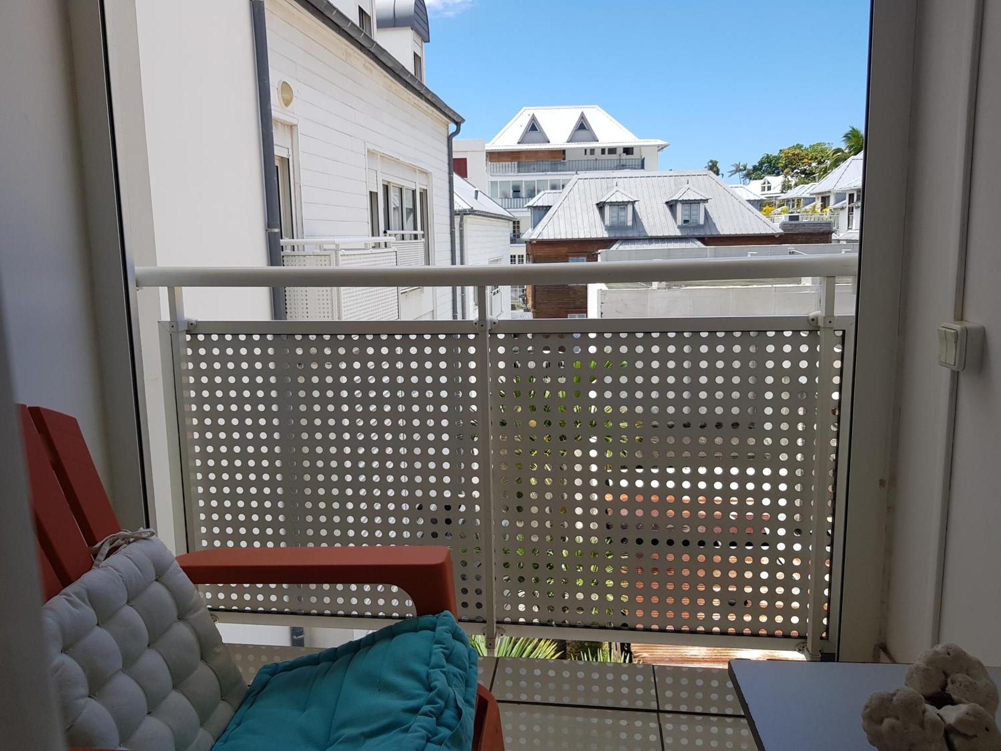 T3 Dans Residence Bon Standing Tres Proche Centre Ville Saint Denis Екстер'єр фото